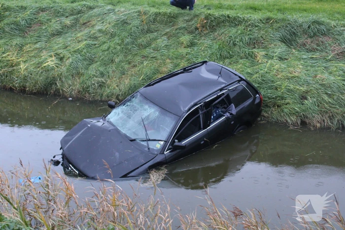 Bestuurder gewond na te water raken met voertuig