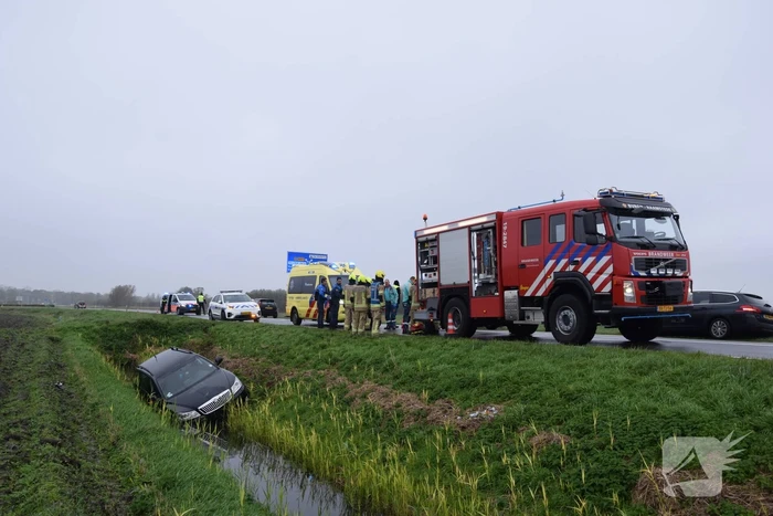 Dronken bestuurder belandt in sloot