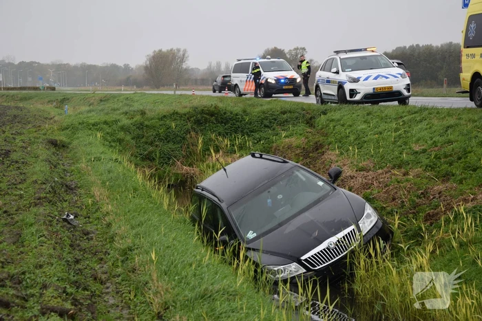 Dronken bestuurder belandt in sloot