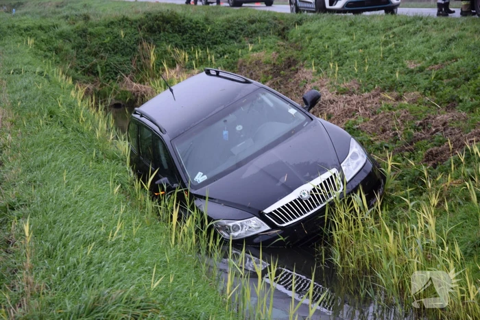 Dronken bestuurder belandt in sloot