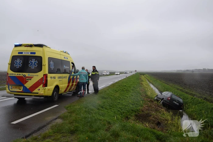 Dronken bestuurder belandt in sloot