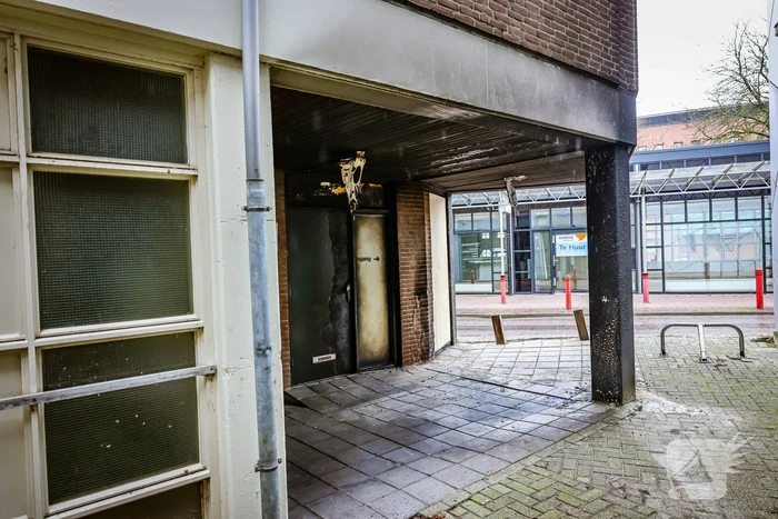 Dixie gaat in vlammen op onder overkapping en zorgt voor flinke schade