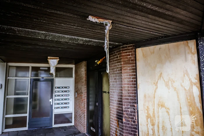 Dixie gaat in vlammen op onder overkapping en zorgt voor flinke schade