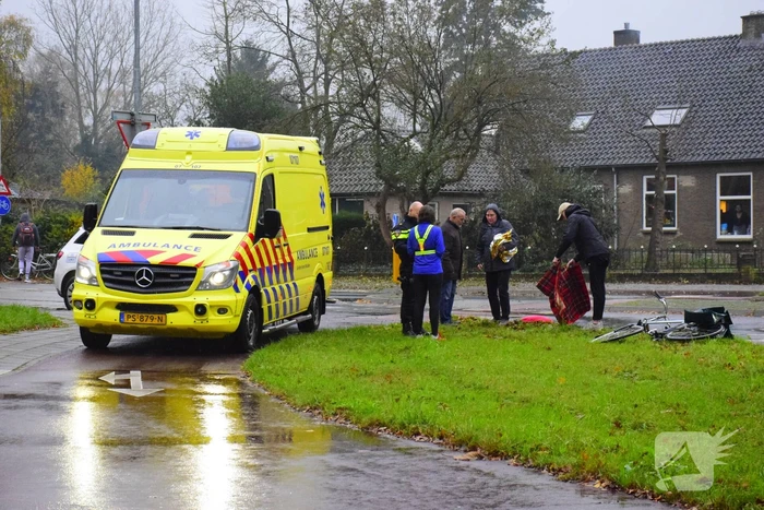 Fietser aangereden door auto