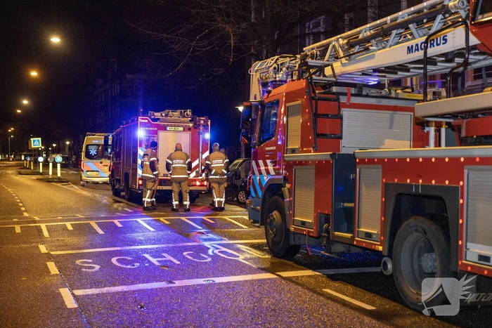 Stoel in woning vliegt in brand