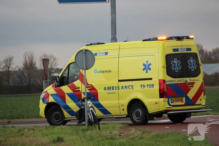 Automobilist en fietser in botsing