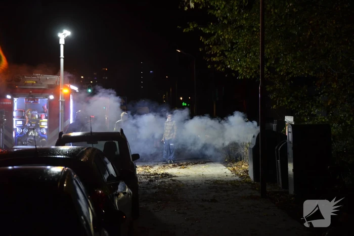 Veel rook door brand in container