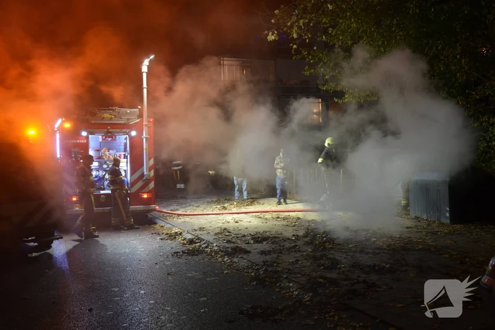 Veel rook door brand in container