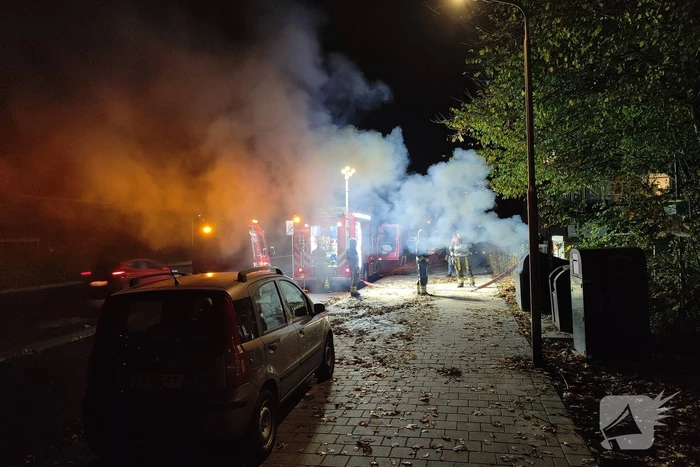 Veel rook door brand in container