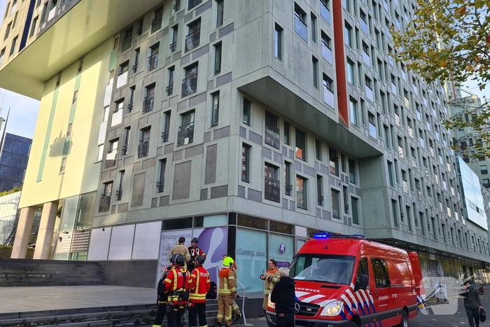 Glazenwassers door defecte lift vast op 5 hoog