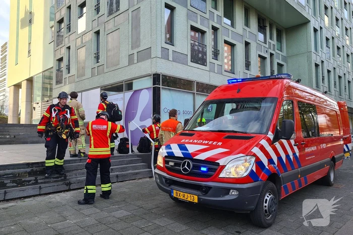 Glazenwassers door defecte lift vast op 5 hoog