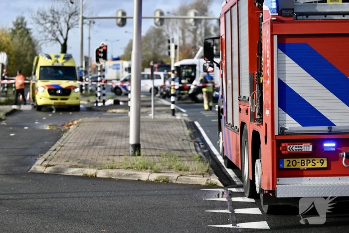 Vrouw op fiets overleden na aanrijding met vrachtwagen