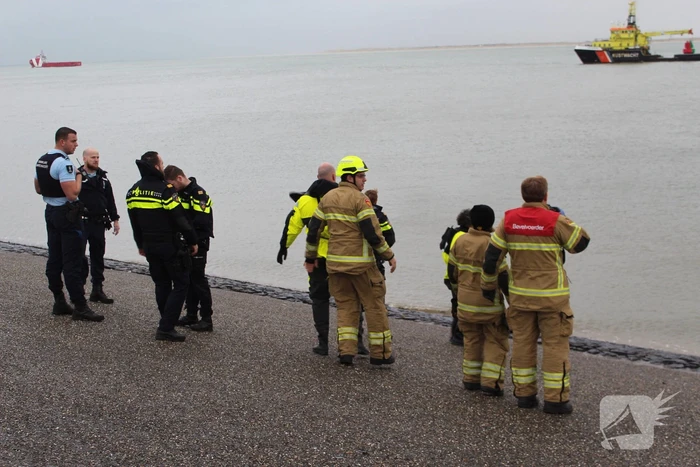 Vrouw uit het water gehaald