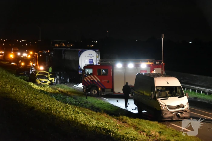 Dode bij ernstige kettingbotsing met tankwagen