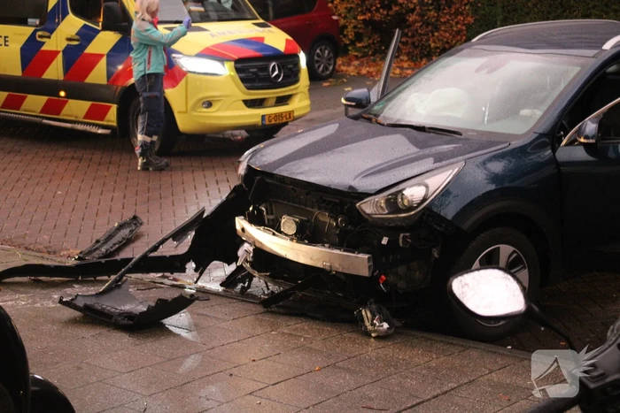 Enorme chaos na ongeval met meerdere voertuigen