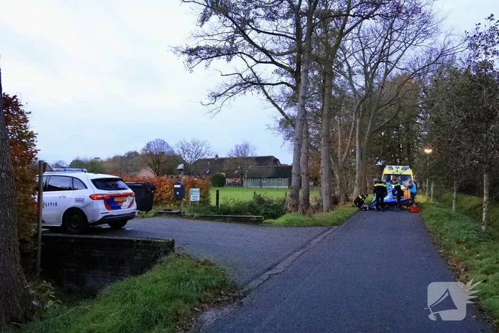 Persoon ernstig gewond op fietspad