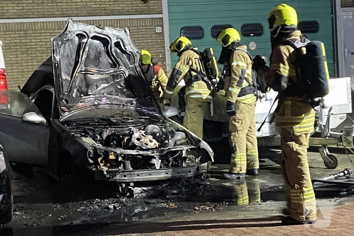Personenauto verwoest door brand