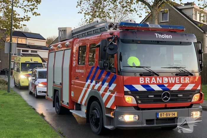 Meisje vast tussen de spaken van de fiets