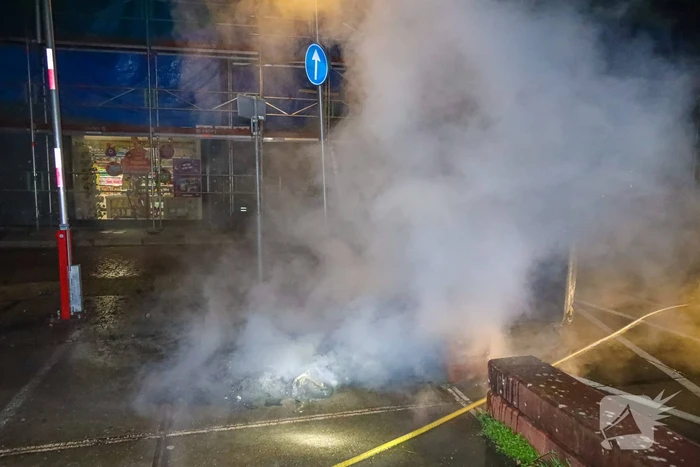 Twee containers in vlammen op