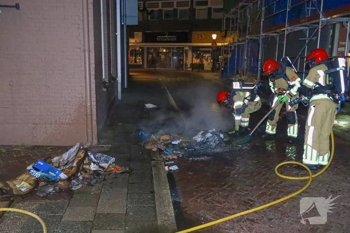 Twee containers in vlammen op