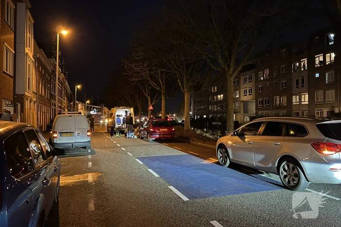 Voetganger geschept door personenauto