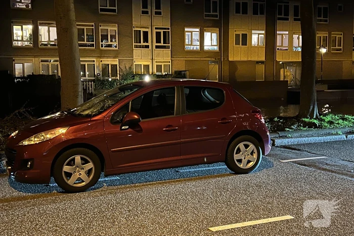 Voetganger geschept door personenauto