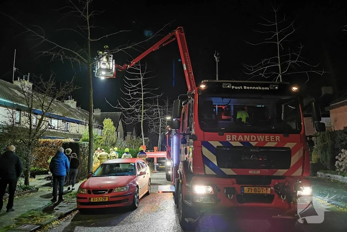 Brand in schoorsteen van woning