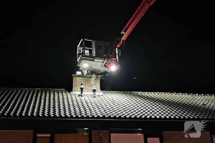 Brand in schoorsteen van woning