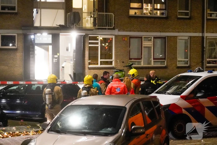 Flinke schade na explosie in portiek