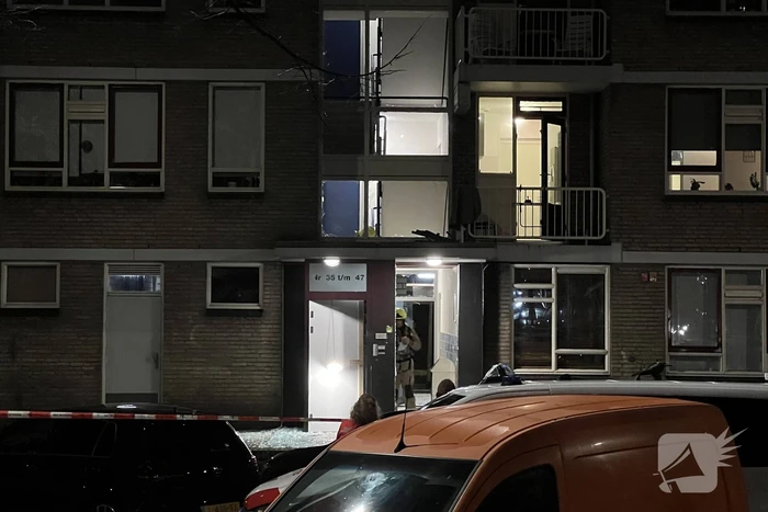 Flinke schade na explosie in portiek