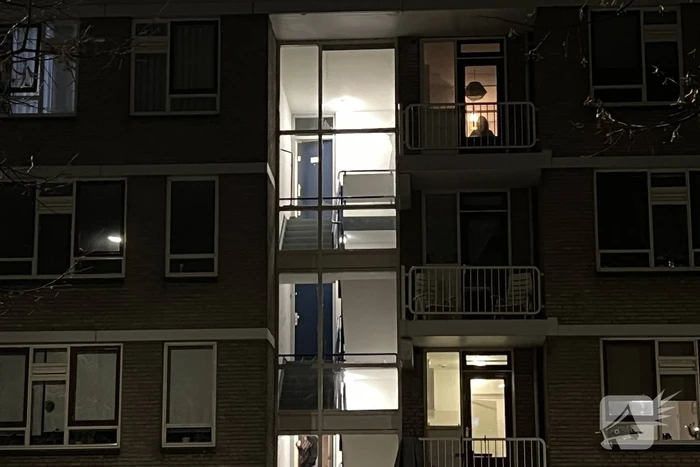 Flinke schade na explosie in portiek