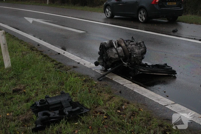 Ravage nadat auto op boom botst