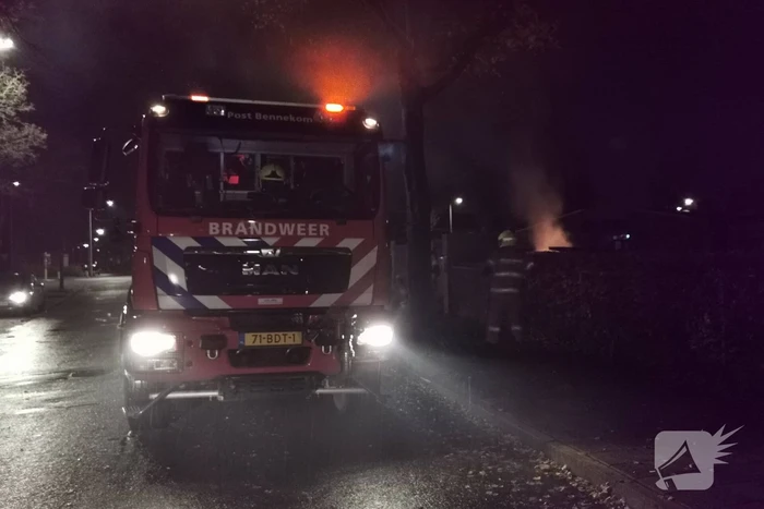 Container in brand op schoolplein