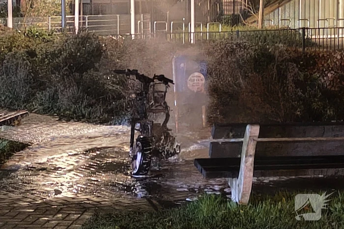 Scooter volledig uitgebrand