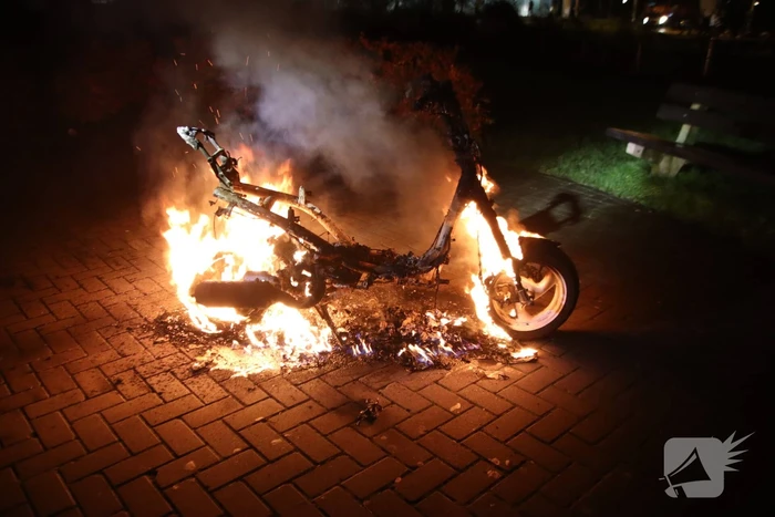 Scooter volledig uitgebrand