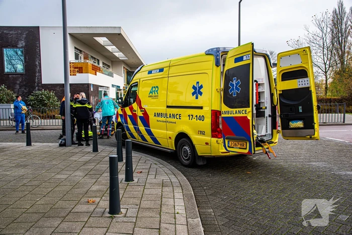 Scooterrijder schrikt en valt