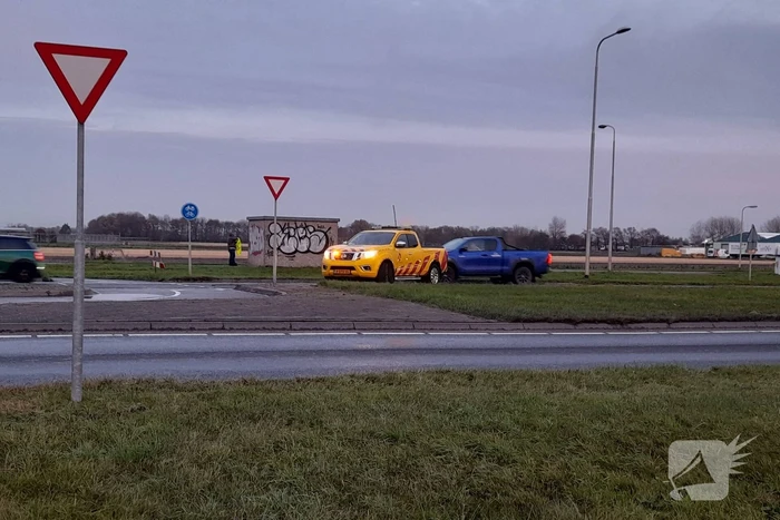 Flinke file door botsing tussen twee voertuigen