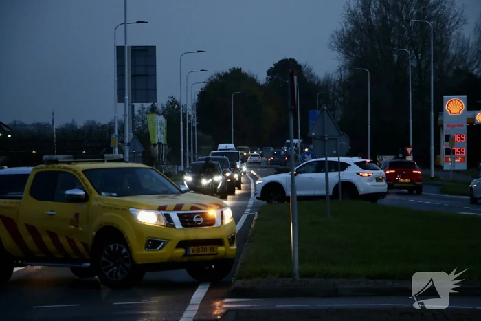 Flinke file door botsing tussen twee voertuigen