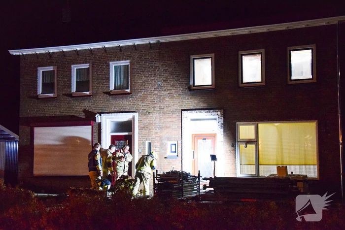 Flinke gaslekkage in voortuin van woning