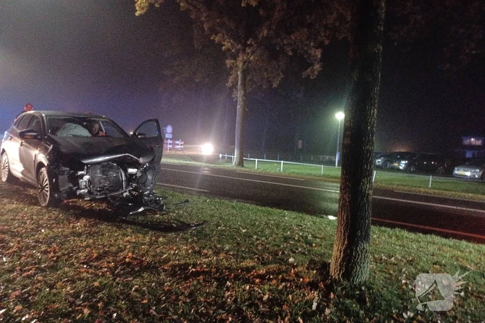 Veel schade bij ongeval tussen twee auto's
