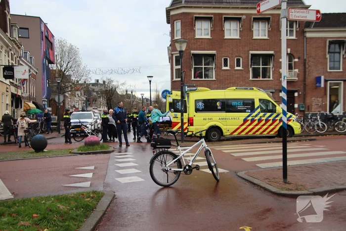 Vrouw gewond bij botsing met fiets