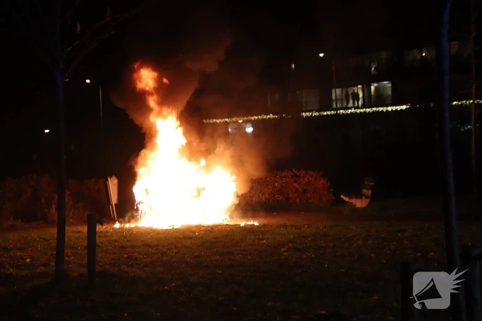 Gasfles ontploft en vliegt in brand