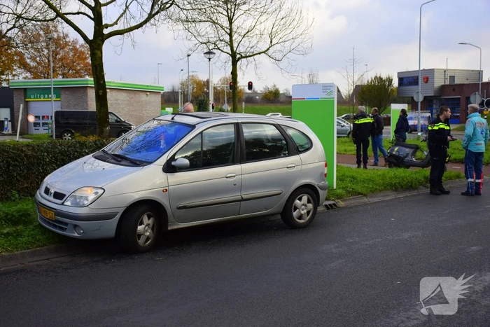 Scooterrijdster voor ziekenhuis aangereden