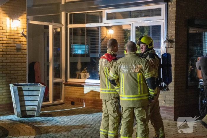 Woning vol rook door vergeten eten in oven