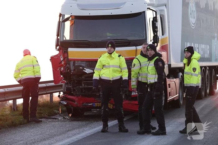Weg in beide richtingen afgesloten vanwege dodelijk ongeval