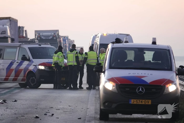 Weg in beide richtingen afgesloten vanwege dodelijk ongeval