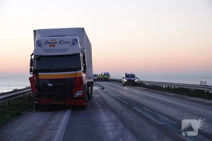 Weg in beide richtingen afgesloten vanwege dodelijk ongeval