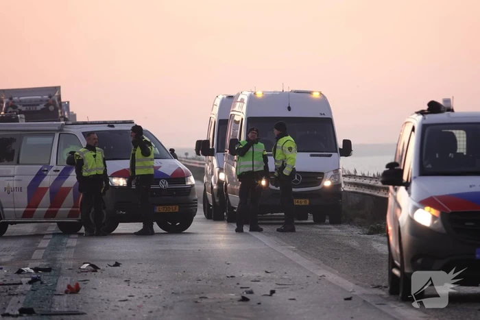 Weg in beide richtingen afgesloten vanwege dodelijk ongeval