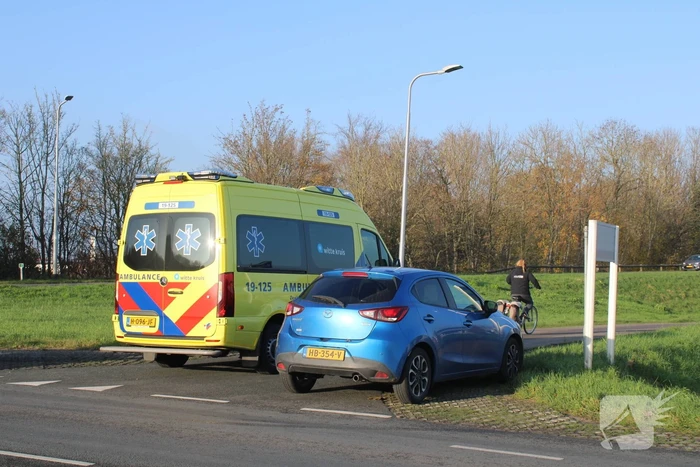 Fietser gewond bij botsing met auto