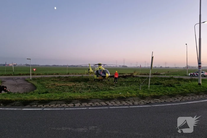Traumahelikopter landt bij verkeersrotonde